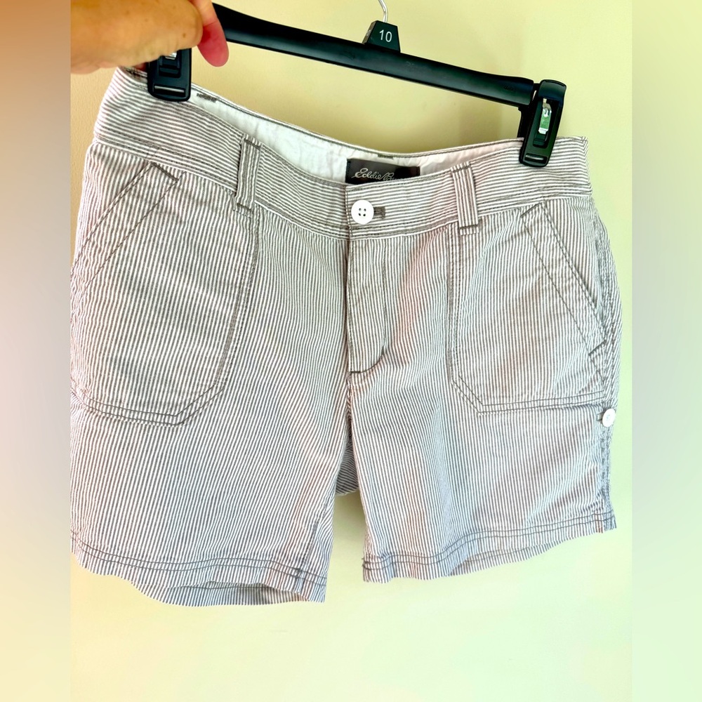 SALE 🌞Eddie Bauer pin Striped Gray cotton Women's Shorts, size 6